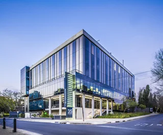 FANTASTIC RESTAURANT SPACE WITHIN UPMARKET COMMERCIAL DEVELOPMENT