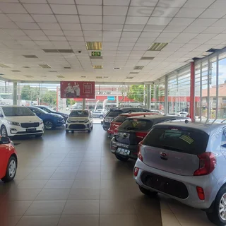 400 SQM SHOWROOM FACILITY TO RENT WITHIN THE PRIME COMMERCIAL NODE OF HATFIELD WITH GOOD EXPOSURE