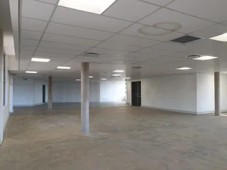 MODERN 5TH FLOOR OFFICE SUITE CONSISTING OF 167.35 SQUARE METERS TO LET IN HATFIELD