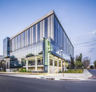 FANTASTIC RESTAURANT SPACE WITHIN UPMARKET COMMERCIAL DEVELOPMENT