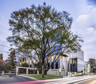 FANTASTIC RESTAURANT SPACE WITHIN UPMARKET COMMERCIAL DEVELOPMENT