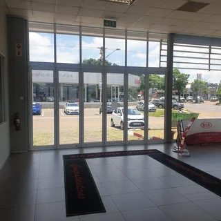 400 SQM SHOWROOM FACILITY TO RENT WITHIN THE PRIME COMMERCIAL NODE OF HATFIELD WITH GOOD EXPOSURE