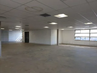 MODERN 5TH FLOOR OFFICE SUITE CONSISTING OF 167.35 SQUARE METERS TO LET IN HATFIELD
