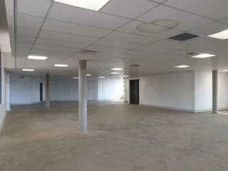 MODERN 5TH FLOOR OFFICE SUITE CONSISTING OF 167.35 SQUARE METERS TO LET IN HATFIELD