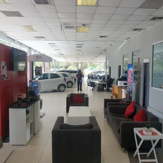 400 SQM SHOWROOM FACILITY TO RENT WITHIN THE PRIME COMMERCIAL NODE OF HATFIELD WITH GOOD EXPOSURE