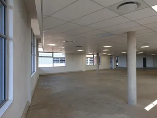 MODERN 5TH FLOOR OFFICE SUITE CONSISTING OF 167.35 SQUARE METERS TO LET IN HATFIELD