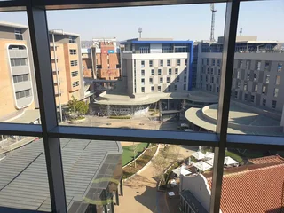 MODERN 5TH FLOOR OFFICE SUITE CONSISTING OF 167.35 SQUARE METERS TO LET IN HATFIELD