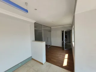 Commercial building to let in Kempton Park