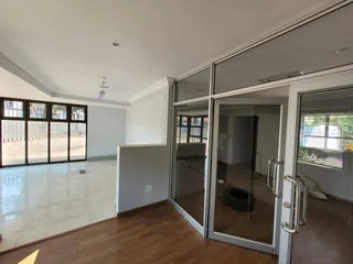 Commercial building to let in Kempton Park