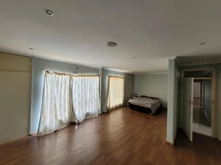 Commercial building to let in Kempton Park