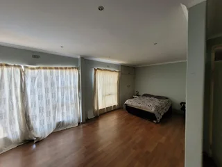 Commercial building to let in Kempton Park