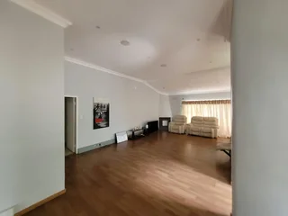 Commercial building to let in Kempton Park