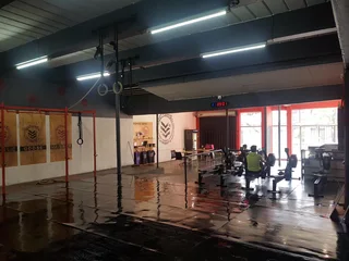 SHOWROOM/ RETAIL SPACE TO LET ON A MAIN ROAD IN HATFIELD