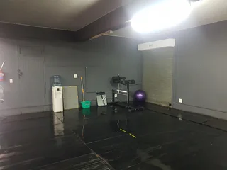 SHOWROOM/ RETAIL SPACE TO LET ON A MAIN ROAD IN HATFIELD