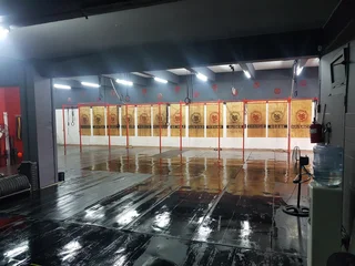 SHOWROOM/ RETAIL SPACE TO LET ON A MAIN ROAD IN HATFIELD