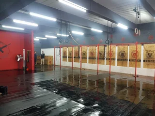 SHOWROOM/ RETAIL SPACE TO LET ON A MAIN ROAD IN HATFIELD