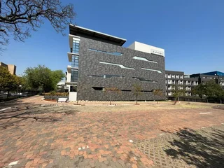 Office space available for rental in AAA-Grade Parktown building