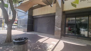 Surrey House Building | Retail Shop To Let in Marshalltown