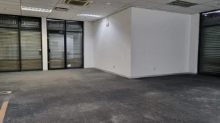 Surrey House Building | Retail Shop To Let in Marshalltown