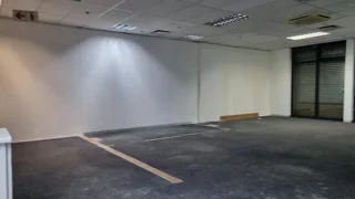 Surrey House Building | Retail Shop To Let in Marshalltown