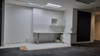 Surrey House Building | Retail Shop To Let in Marshalltown