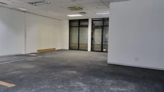 Surrey House Building | Retail Shop To Let in Marshalltown