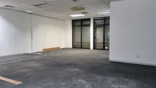 Surrey House Building | Retail Shop To Let in Marshalltown