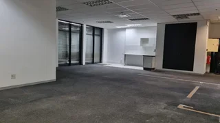 Surrey House Building | Retail Shop To Let in Marshalltown