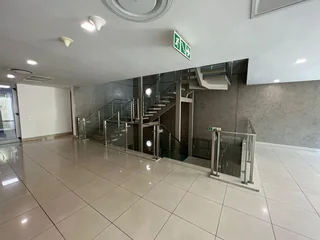 Full commercial office floor available for rental in Illovo