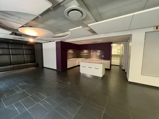 Full commercial office floor available for rental in Illovo