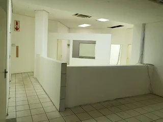 WORKSHOP TO LET IN HATFIELD CORNER