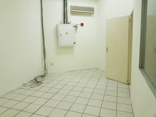 WORKSHOP TO LET IN HATFIELD CORNER