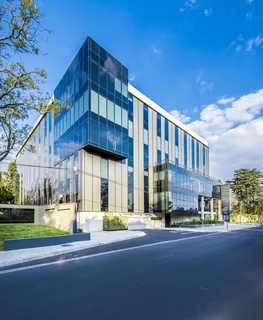 Immaculate Restaurant Space Available For Lease In A Prominent Building