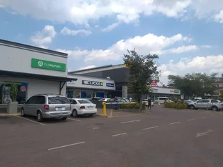 69 SQM RETAIL SUITE TO RENT IN THE WELL-KNOWN COMMERCIAL HUB OF SILVERTON - PRETORIA EAST