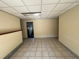 Stats Building | Alberton | Pristine commercial unit to let