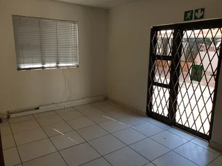 A-GRADE 425 SQM FACILITY FOR SALE IN THE PRISTINE NODE OF HATFIELD WITH GREAT MAIN ROAD EXPOSURE