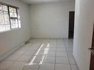 A-GRADE 425 SQM FACILITY FOR SALE IN THE PRISTINE NODE OF HATFIELD WITH GREAT MAIN ROAD EXPOSURE