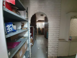 176SQM FREESTANDING OFFICE SPACE FOR SALE, VAL-DE-GRACE