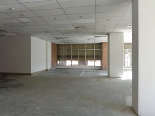 LARGE WHITE BOX RETAIL SHOP TO LET IN ARCADIA