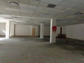 LARGE WHITE BOX RETAIL SHOP TO LET IN ARCADIA