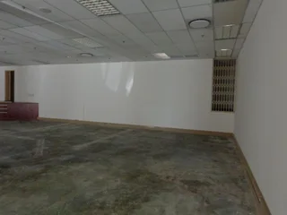 LARGE WHITE BOX RETAIL SHOP TO LET IN ARCADIA