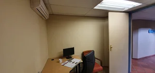 MODERN SMALL OFFICE TO LET IN SECURE BUILDING IN PERSEQUOR PARK