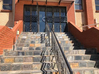 IMMACULATE OFFICE UNIT AVAILABLE FOR SALE IN ROODEPOORT