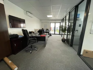 OFFICE SPACE TO RENT IN SANDOWN SQUARE BUSINESS PARK | 96m²