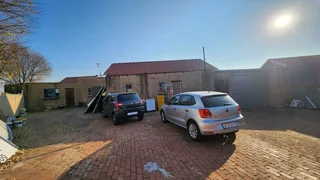 Larch Nook | Zwartkop | Centurion