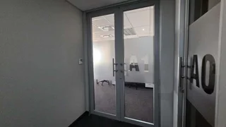 66 Square meter serviced office unit to let