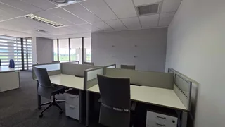 66 Square meter serviced office unit to let