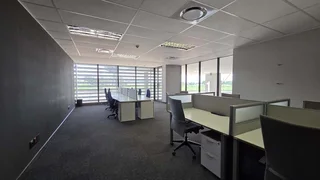 66 Square meter serviced office unit to let