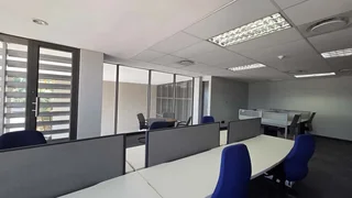 66 Square meter serviced office unit to let