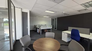 66 Square meter serviced office unit to let